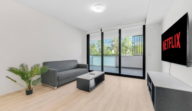 Sunny 2 Bedroom Apt with Parking in Rouse Hill