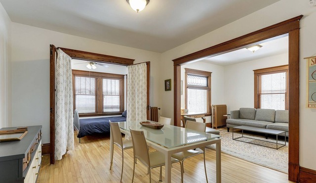 Sunny 2 bedroom roost