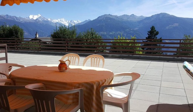 Sunny 2 BR w large terrace, stunning views & pool