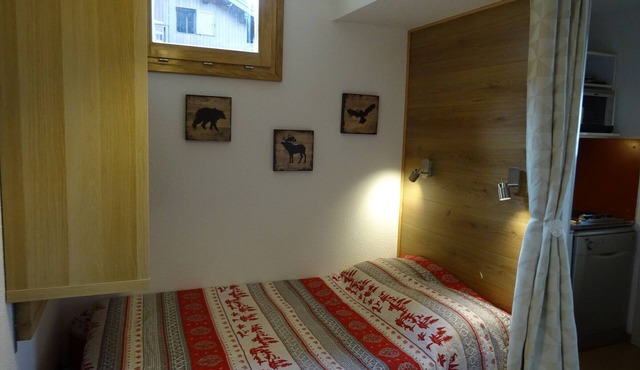 Sunny 2-room apartment at the foot of the slopes, balcony, 5 people.