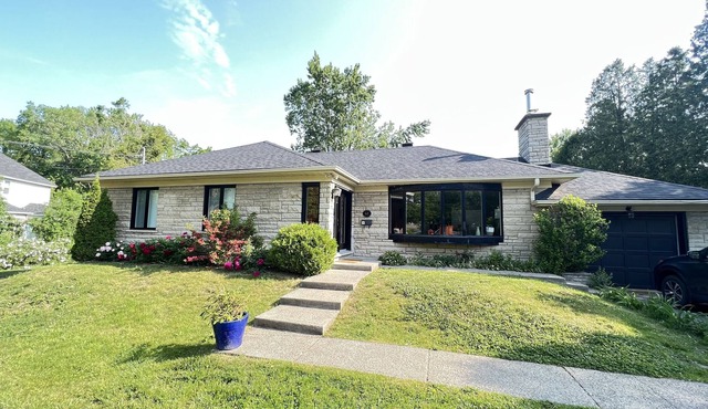 Sunny 2-storey child friendly home near lake – minutes to downtown MTL