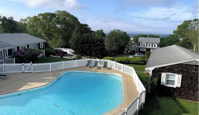 Sunny 2bedroom condo w pool!