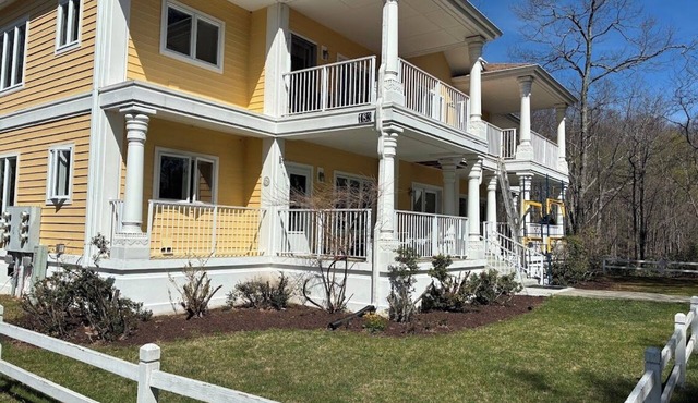 Sunny 2BR Condo in Gated Community for 2 months - Pets OK