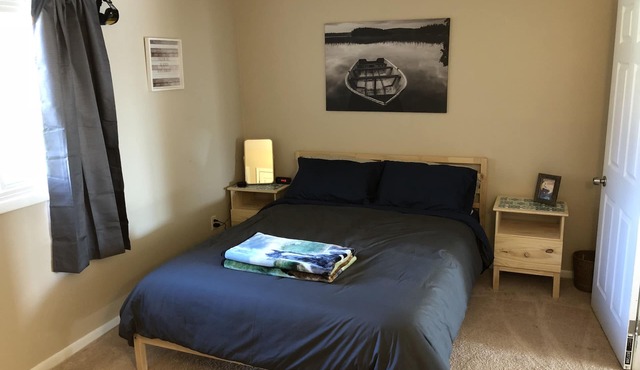 Sunny 2BR Loft near Crystal Springs and Mountain Creek. Pets welcome.