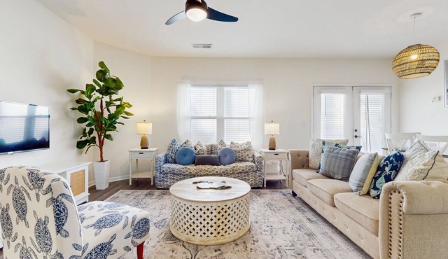 Sunny 2BR Pool View in Pet Friendly Resort w/Pool Access