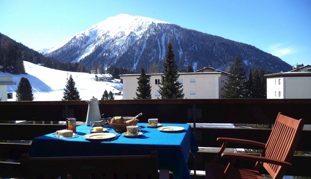 Sunny 3.5 room apartment in a quiet but central location