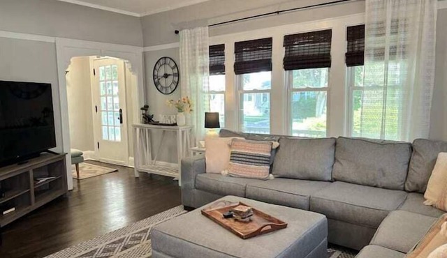 Sunny 3BR Craftsman Bungalow | Bay View