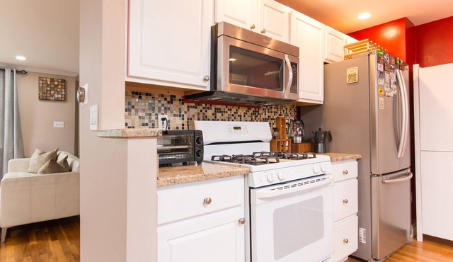 Sunny 3BR home near Boston DT and BC W/WiFi EV charger, Sauna