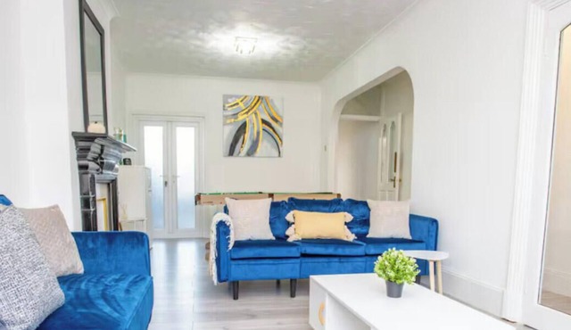 Sunny 3BR Home Near Portsmouth Park