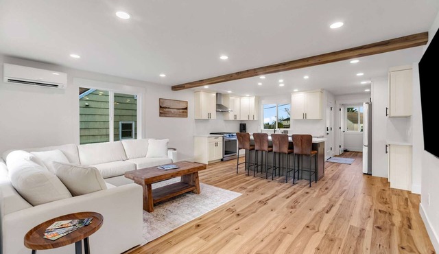 Sunny 3BR Retreat Near Everett Waterfront
