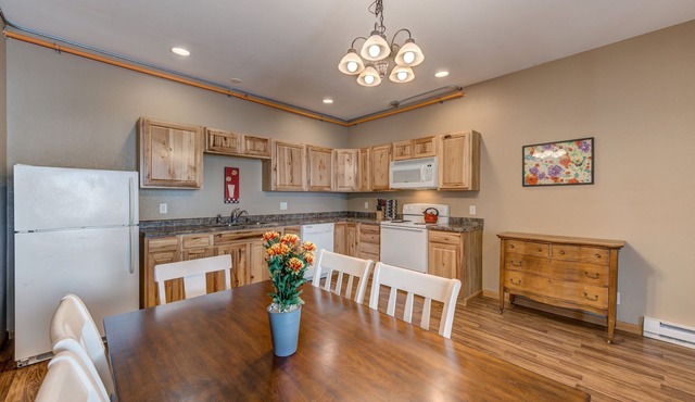 Sunny 4BR Condo Near Lake Pepin Beach - Sunrise