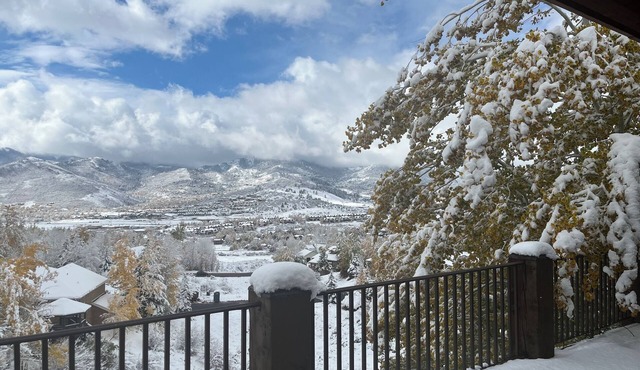 Sunny 5 Bd Mountain Home-Gorgeous View-Perfect for 2 or MultiGen Families-HotTub