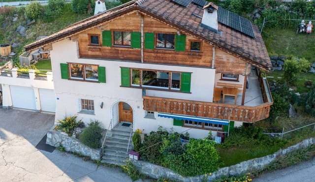 Sunny 6.5-room-house (170 m2) for up to 11 with beautiful panoramic view