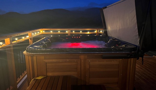 Sunny Acre Lodge - 5 Bedrooms with Hot Tub