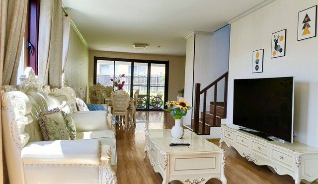 Sunny air-conditioned 4BDR Home in Ryde Easy to CBD