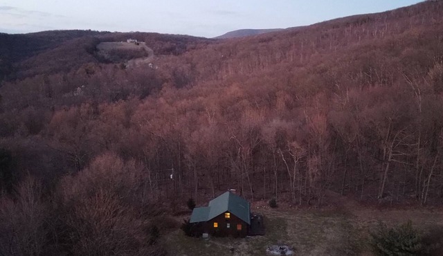 Sunny And Cozy Little Lodge With A Spectacular View Of The Blue Ridge Mountains