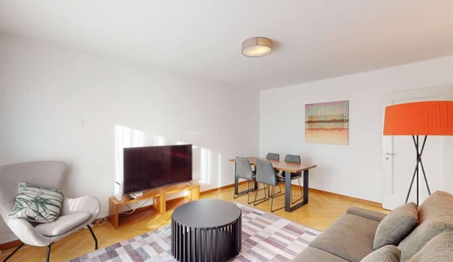 Sunny and quiet 1BR flat city center (Parkview 5)