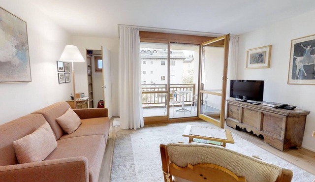 Sunny and quiet 2½-room apartment on the first floor, 64 m2, facing south-west.