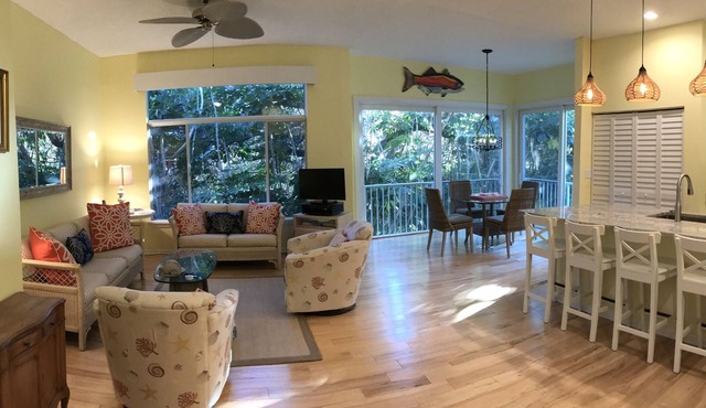 Sunny and quiet condo in Sea Oaks, 4 minute bike ride to beach, 4 bikes included
