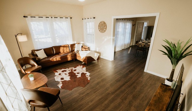 Sunny and spacious house in Downtown McKinney!