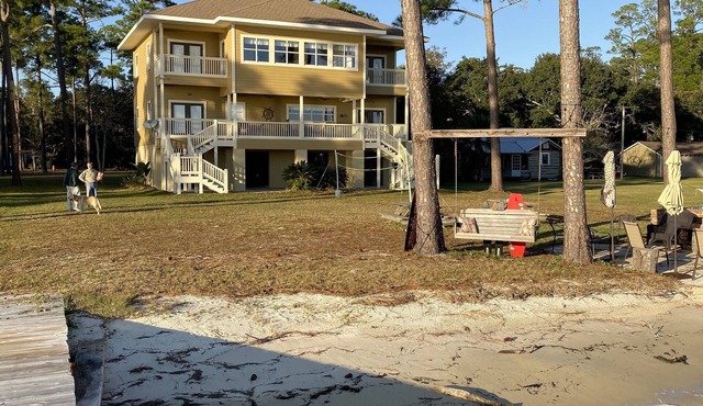 Sunny and Spacious. Quiet Waterfront Home Perf 4 Big Families/Boat Lovers&Kids