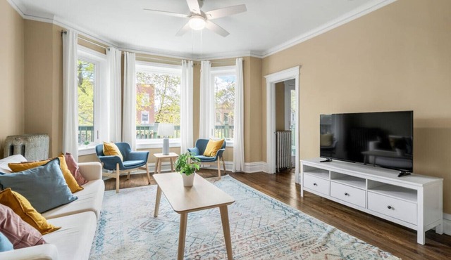 Sunny Andersonville Retreat - 2BD-1BTH + Office