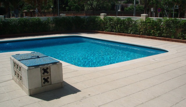 Sunny apartment 6 people with pool