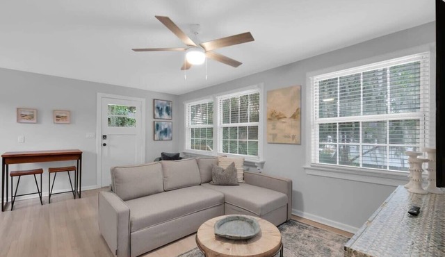 Sunny apartment in walkable San Marco!
