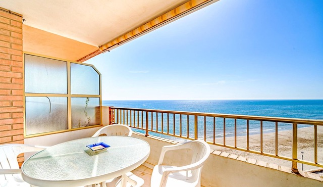 Sunny apartment just a few steps from the beach.