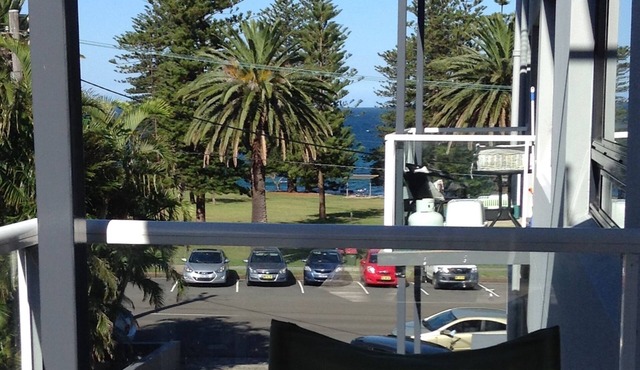 Sunny apartment with balcony next to the beach