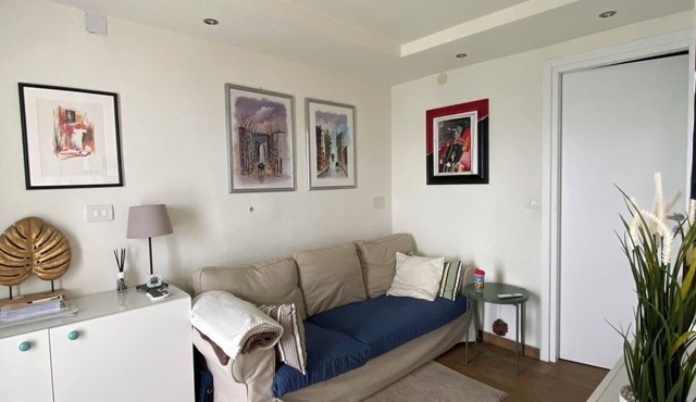 Sunny Apartment with garden and stunning view