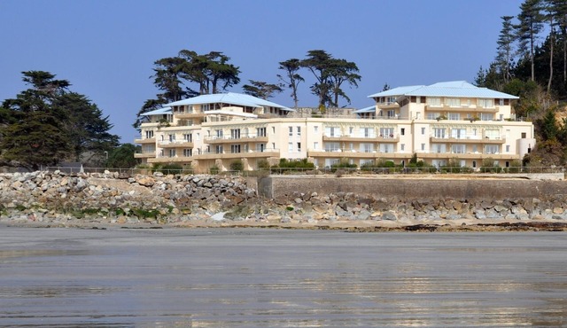 Sunny apartment with magnificent views of Sea