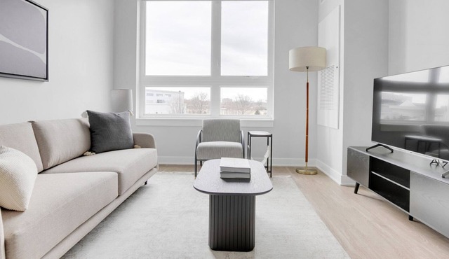 Sunny Arlington Heights 1BR w/ Gym & Dog Spa, easy commute, by Blueground