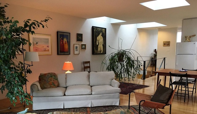 Sunny art-filled apartment in historic Bolton Hill, Baltimore