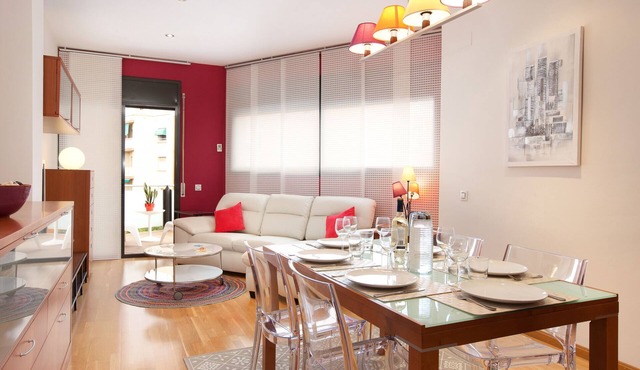 SUNNY ATTIC, 2 TERRACES, PRIVATE SOLARIUM, 3 ROOM, 2 BATHS. 3 MIN TO SUBWAY.
