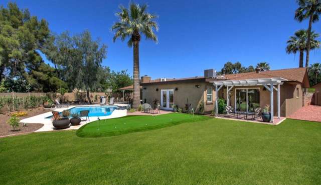 Sunny Backyard 5BR Minutes to Old Town Scottsdale