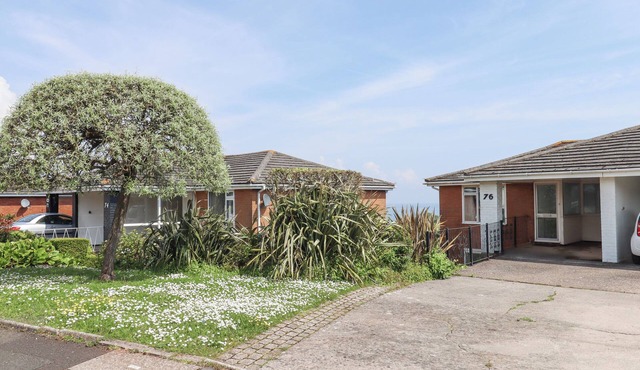 SUNNY BANK, family friendly, country holiday cottage in Babbacombe