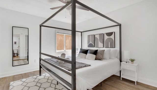 Sunny Bayshore Retreat | Pool + Gym & Parking