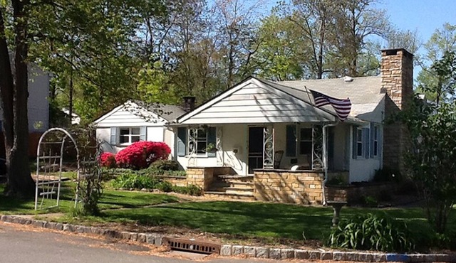 Sunny bedroom, close to NYC