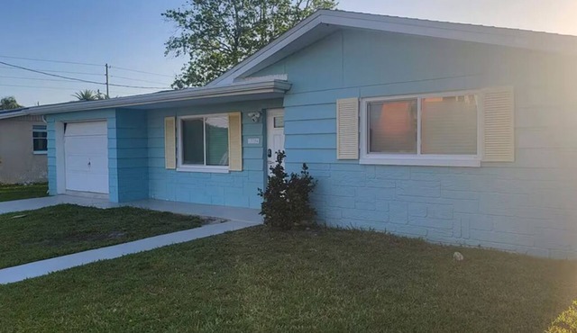 Sunny Blue Retreat - Waterfront with dock & direct access to the Gulf