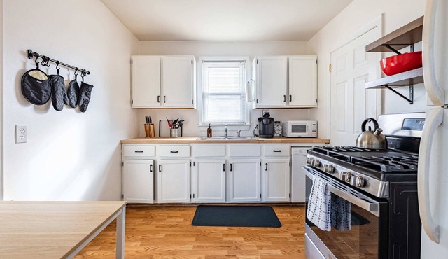 Sunny, Bright, and Spacious Royal Oak Home!