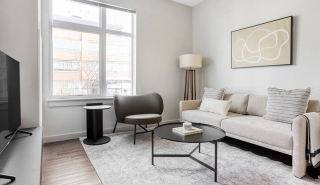 Sunny Cambridgeport 1BR w/ W/D & Gym, near Boston U & MIT, by Blueground