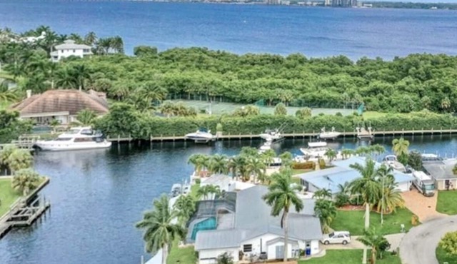 Sunny Canal-Front Home w/Lanai & Grill!