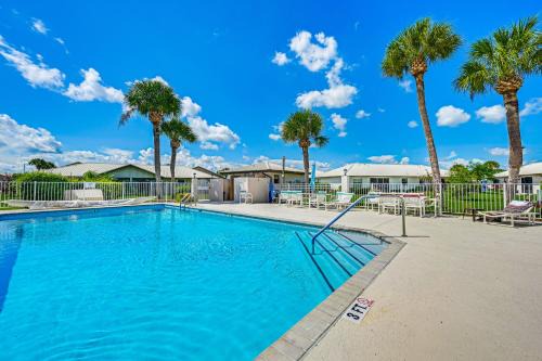 Sunny Canal-View Villa w/Lanai in Sebring!