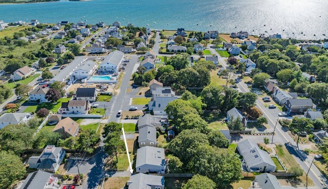Sunny Cape Cod Cottage Near Lewis Bay