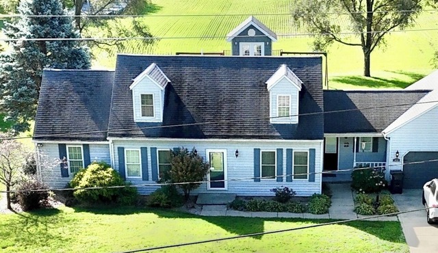 Sunny Cape Cod, king bed + playground, near lake, Cedar Point