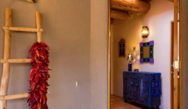 Sunny Casa Placidita. Walk to plaza! 2 BDR, 2 BA, Sleeps 4, Yard, Patio, carport