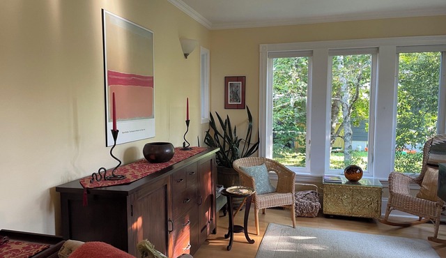 Sunny Century Home, walking distance to Mount Allison University