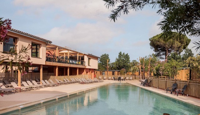 Sunny Chalet Close to Sea