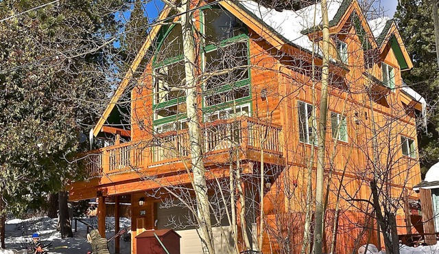 Sunny, Charming Three Bedroom Lake Tahoe Chalet In Great Location